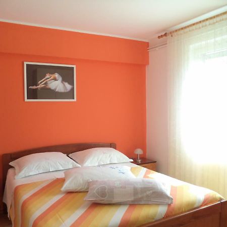 Valeriana Apartment พูลา ภายนอก รูปภาพ