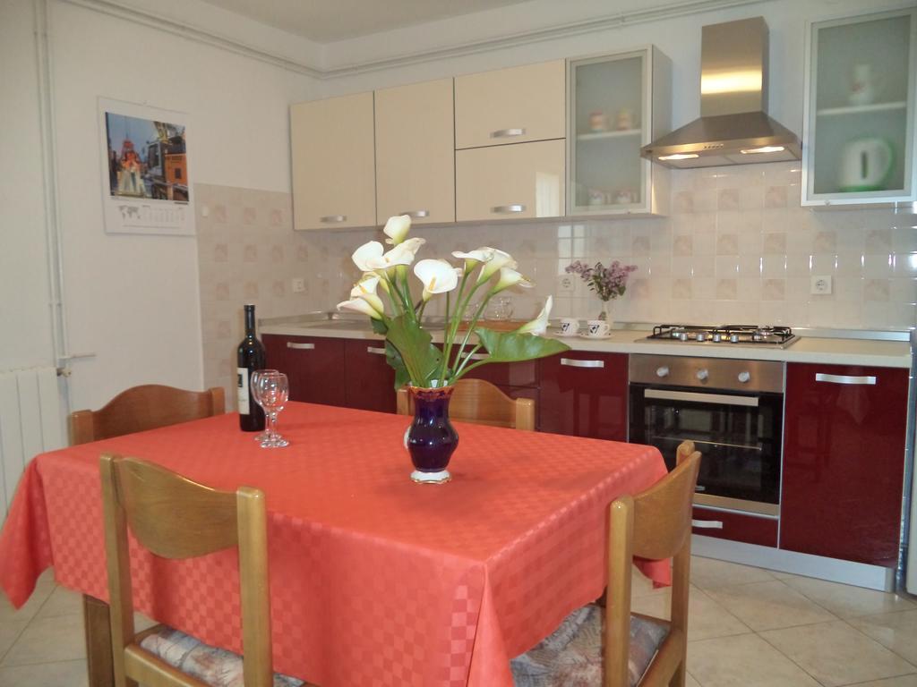 Valeriana Apartment พูลา ภายนอก รูปภาพ