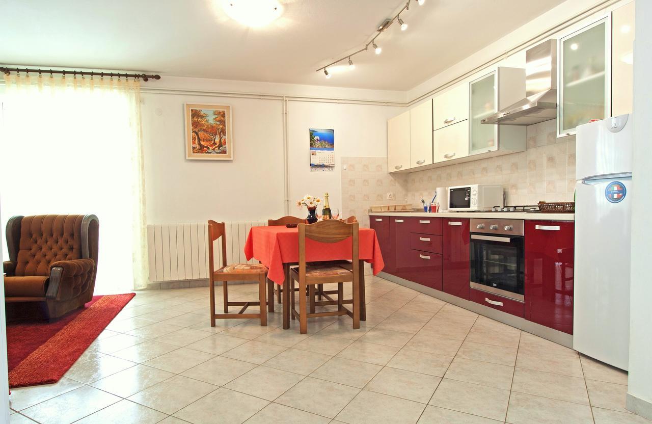 Valeriana Apartment พูลา ภายนอก รูปภาพ