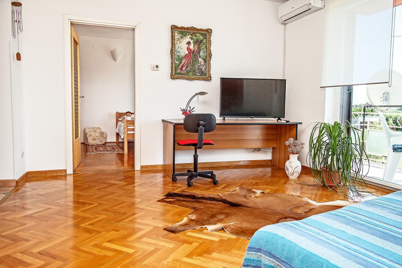 Valeriana Apartment พูลา ภายนอก รูปภาพ