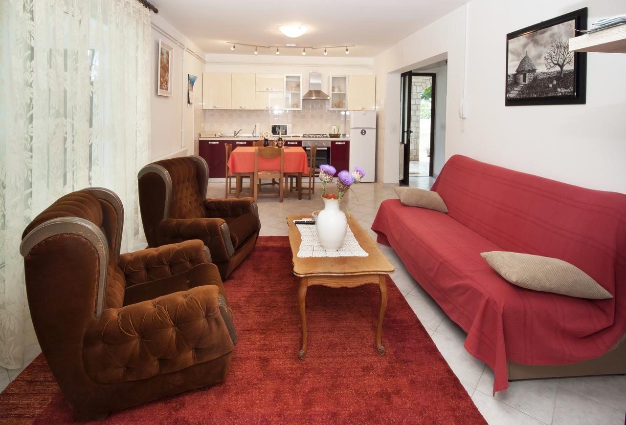 Valeriana Apartment พูลา ภายนอก รูปภาพ