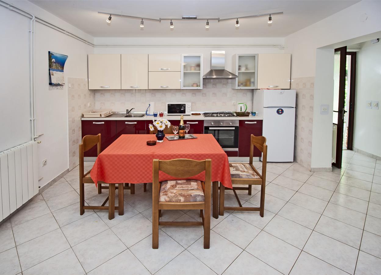 Valeriana Apartment พูลา ภายนอก รูปภาพ