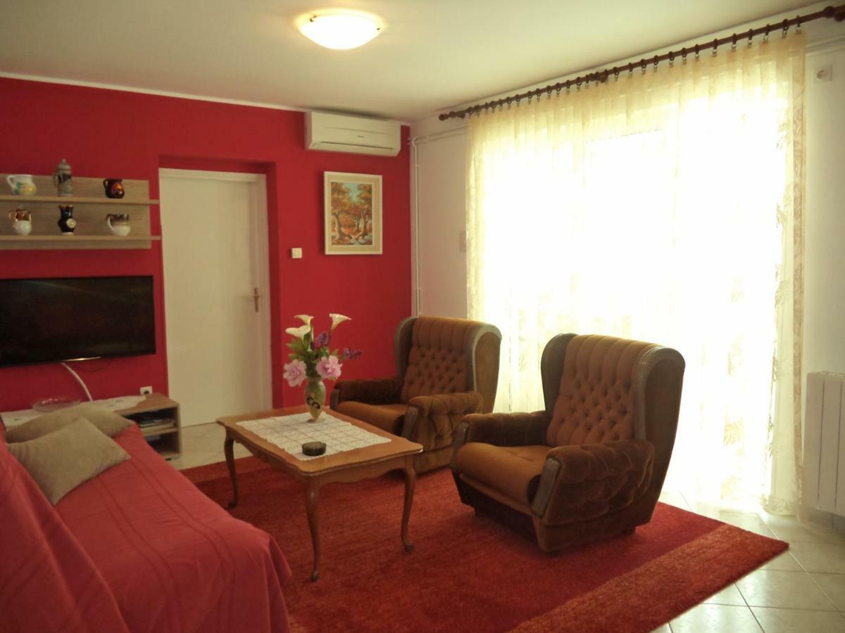 Valeriana Apartment พูลา ภายนอก รูปภาพ