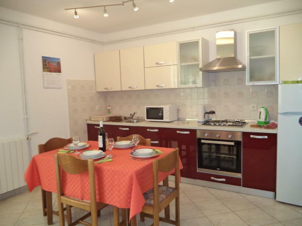 Valeriana Apartment พูลา ภายนอก รูปภาพ